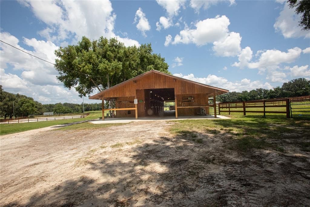 For Sale: $1,700,000 (4 beds, 2 baths, 2579 Square Feet)