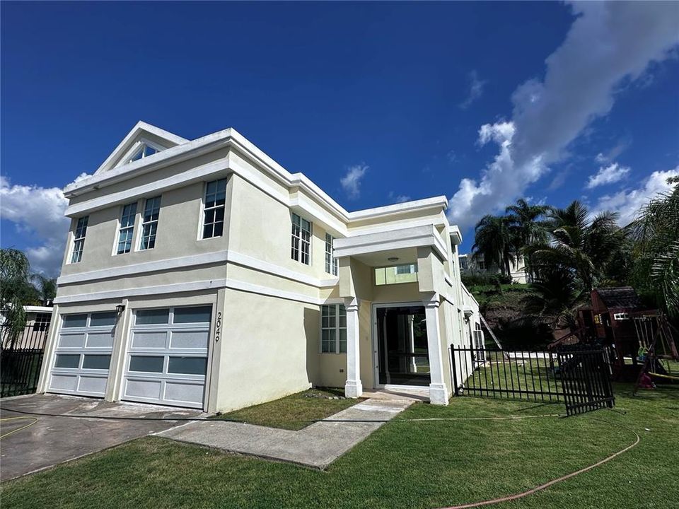 Vendido Recientemente: $450,000 (4 camas, 2 baños, 1900 Pies cuadrados)