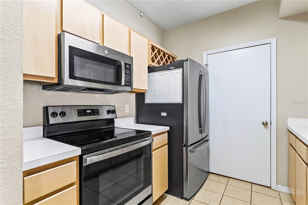 For Sale: $119,900 (1 beds, 1 baths, 702 Square Feet)