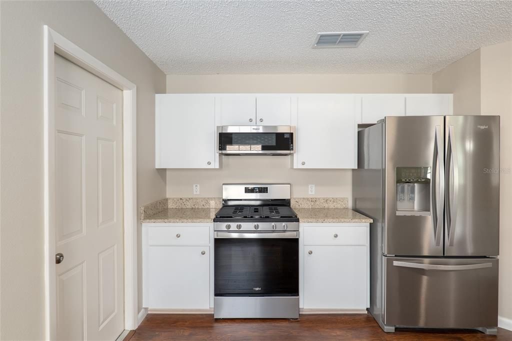 For Sale: $294,000 (3 beds, 2 baths, 1573 Square Feet)