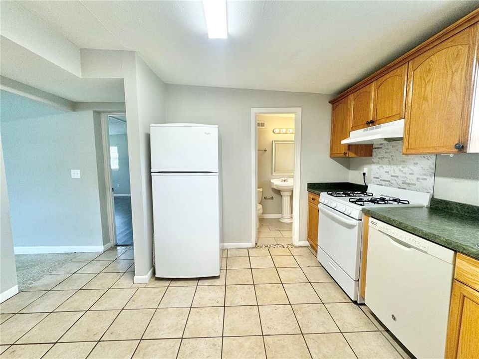 For Rent: $1,600 (3 beds, 2 baths, 1328 Square Feet)