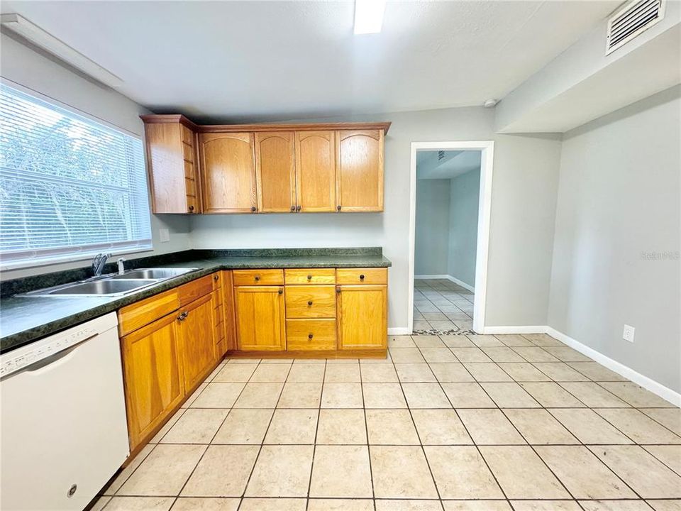 For Rent: $1,600 (3 beds, 2 baths, 1328 Square Feet)