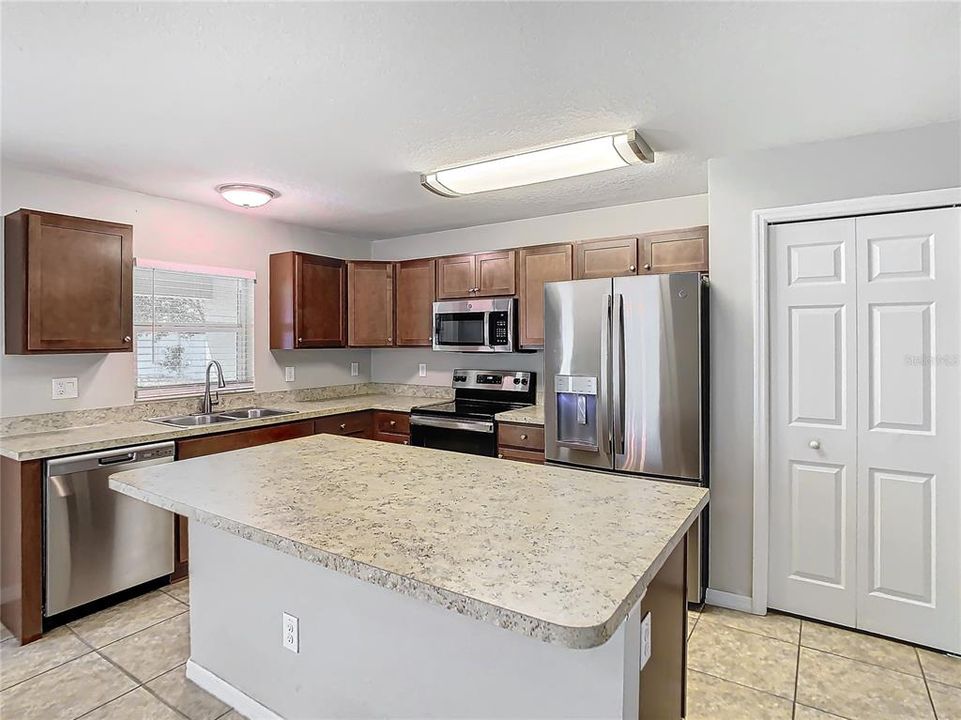 For Sale: $259,900 (3 beds, 2 baths, 1310 Square Feet)