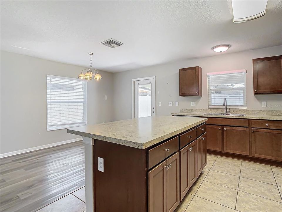 For Sale: $259,900 (3 beds, 2 baths, 1310 Square Feet)