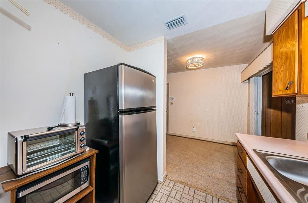 For Sale: $329,000 (2 beds, 1 baths, 1015 Square Feet)