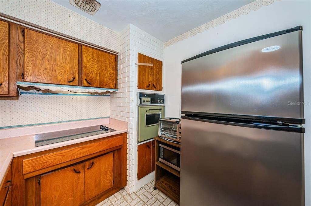 For Sale: $329,000 (2 beds, 1 baths, 1015 Square Feet)