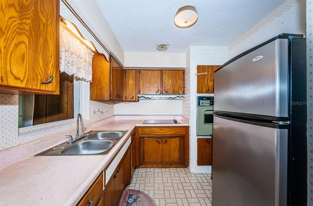 For Sale: $329,000 (2 beds, 1 baths, 1015 Square Feet)