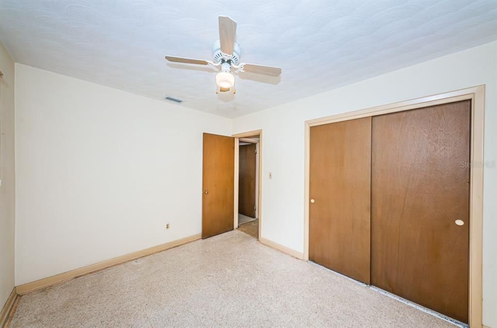 For Sale: $329,000 (2 beds, 1 baths, 1015 Square Feet)