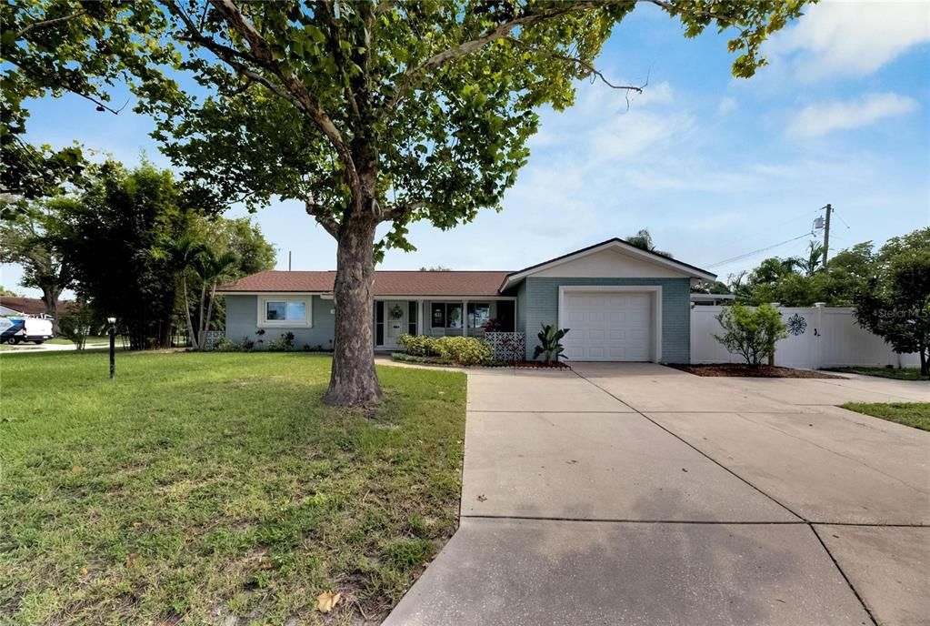 For Sale: $475,000 (3 beds, 2 baths, 1356 Square Feet)