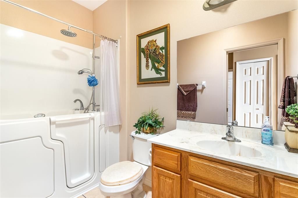 For Sale: $239,900 (2 beds, 2 baths, 1593 Square Feet)