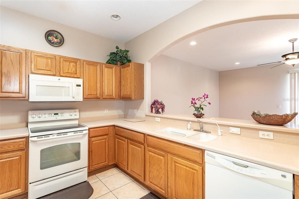 For Sale: $239,900 (2 beds, 2 baths, 1593 Square Feet)