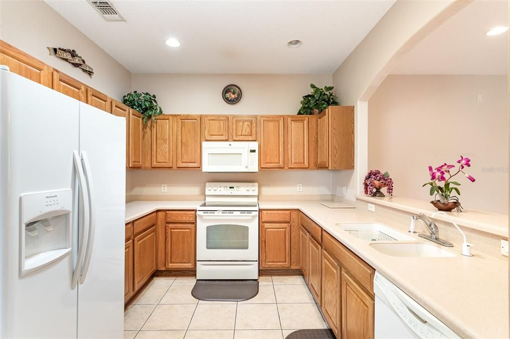 For Sale: $239,900 (2 beds, 2 baths, 1593 Square Feet)