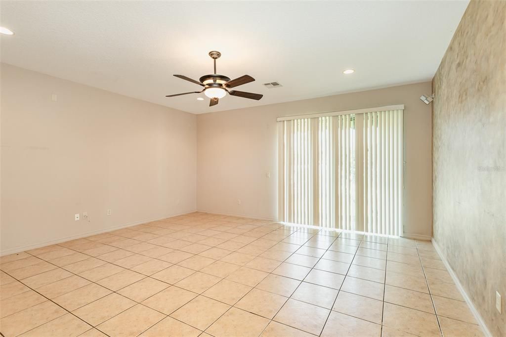 For Sale: $239,900 (2 beds, 2 baths, 1593 Square Feet)