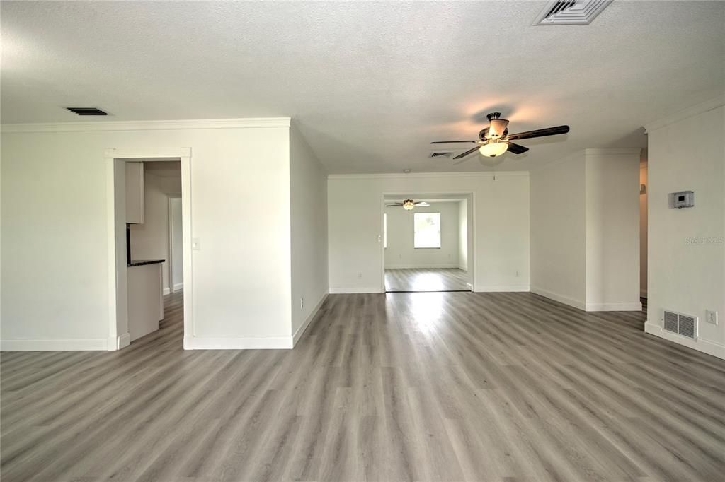 For Sale: $299,900 (3 beds, 1 baths, 1462 Square Feet)