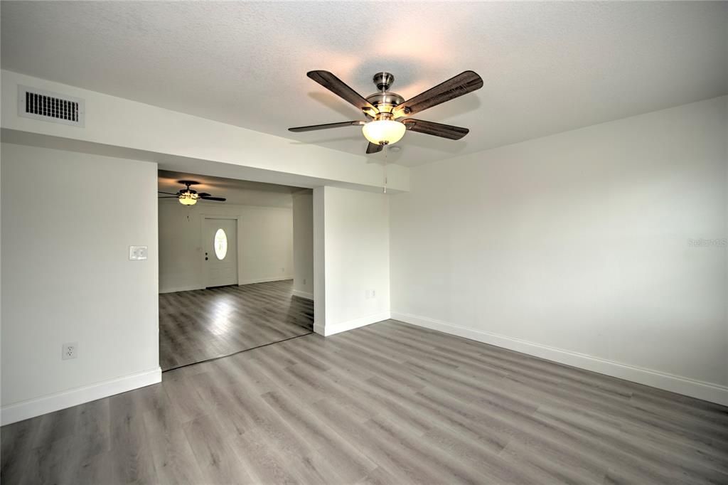 For Sale: $299,900 (3 beds, 1 baths, 1462 Square Feet)