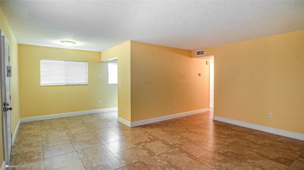 For Sale: $209,800 (2 beds, 2 baths, 953 Square Feet)