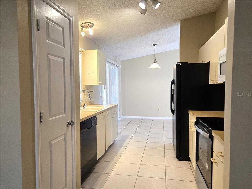 For Rent: $2,500 (2 beds, 2 baths, 1040 Square Feet)