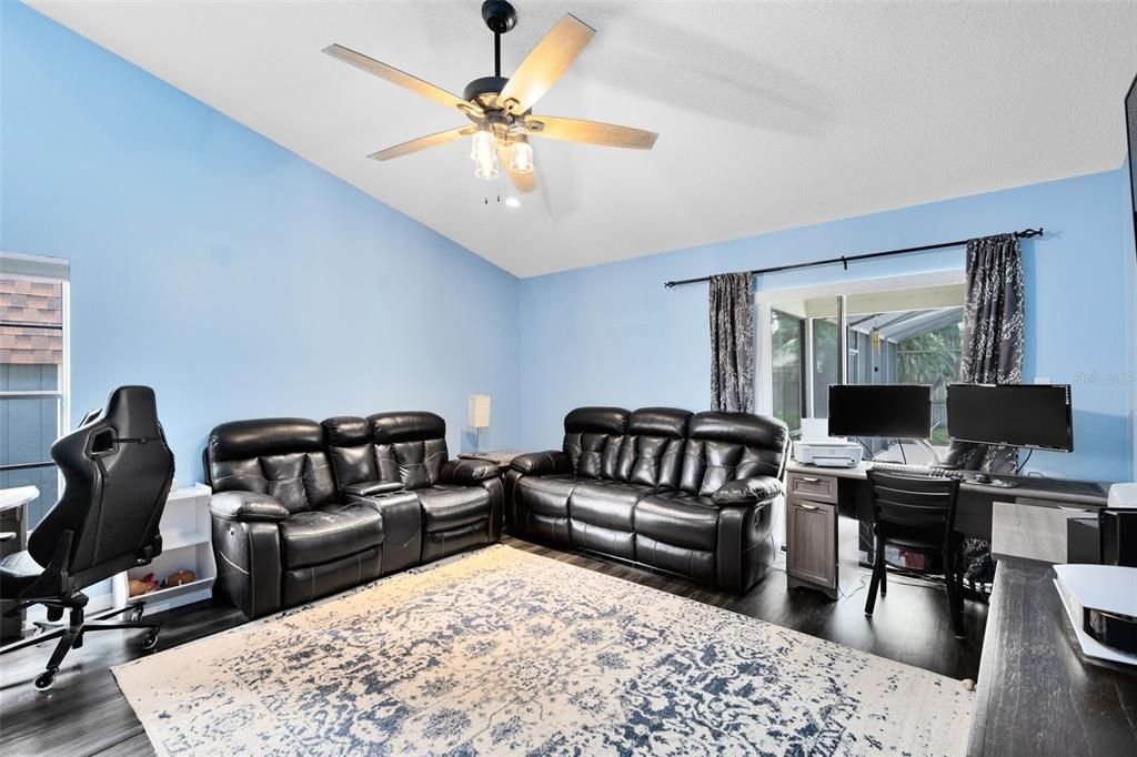 For Sale: $415,000 (3 beds, 2 baths, 1609 Square Feet)