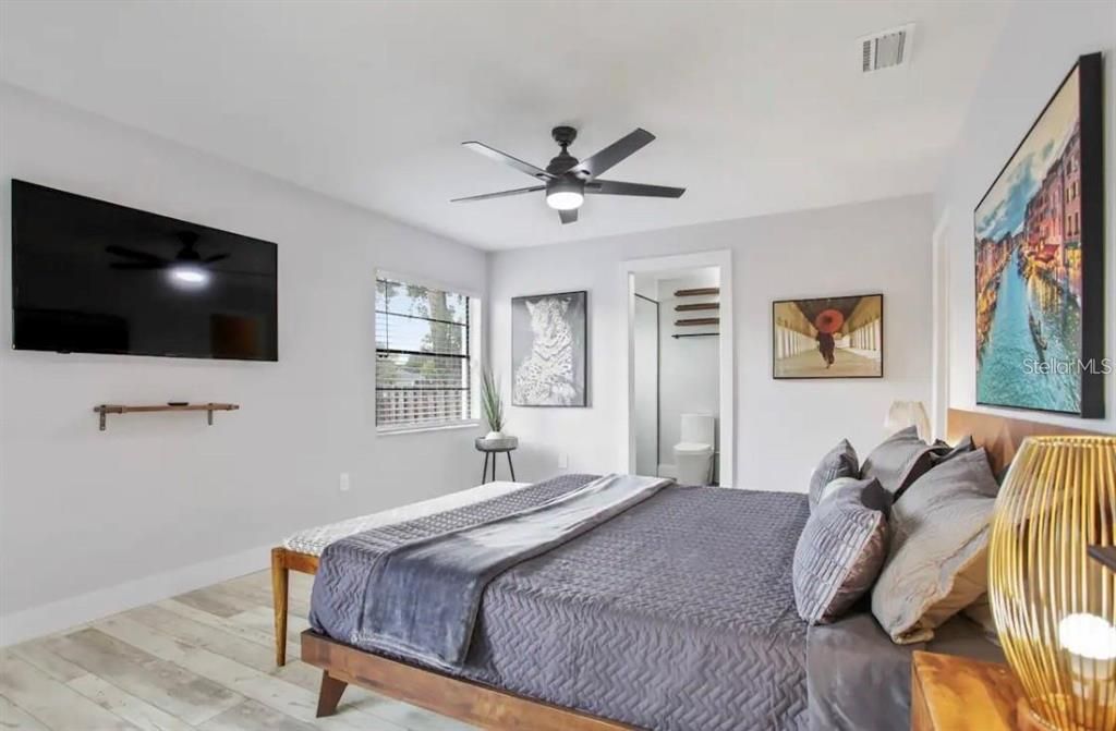 For Sale: $429,900 (3 beds, 2 baths, 1276 Square Feet)