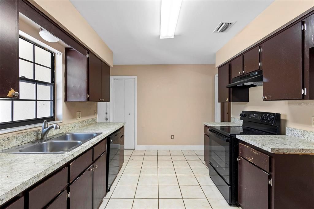 For Sale: $274,900 (4 beds, 2 baths, 1539 Square Feet)