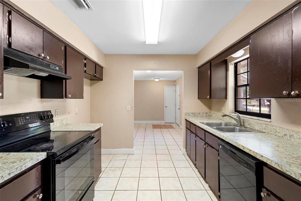 For Sale: $274,900 (4 beds, 2 baths, 1539 Square Feet)