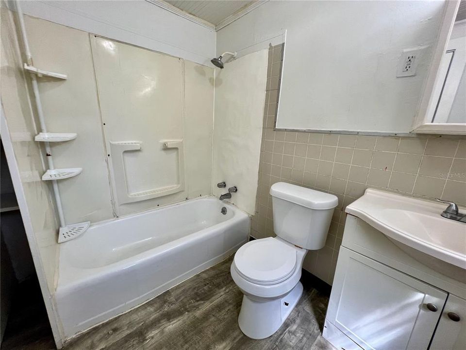 For Rent: $1,350 (1 beds, 1 baths, 550 Square Feet)