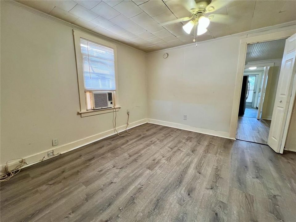 For Rent: $1,350 (1 beds, 1 baths, 550 Square Feet)