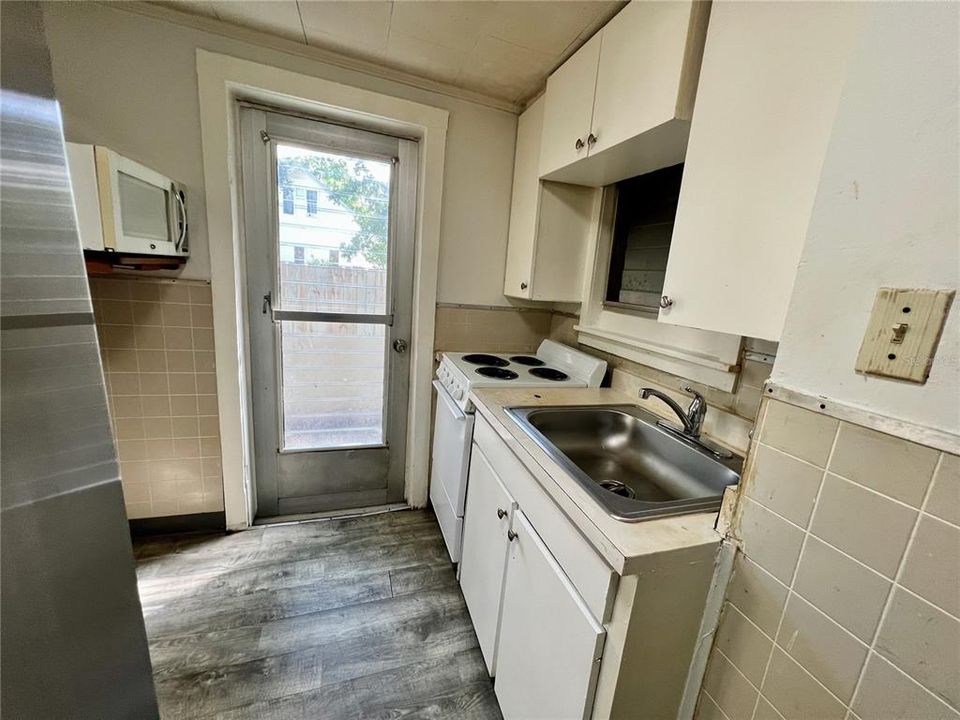 For Rent: $1,350 (1 beds, 1 baths, 550 Square Feet)