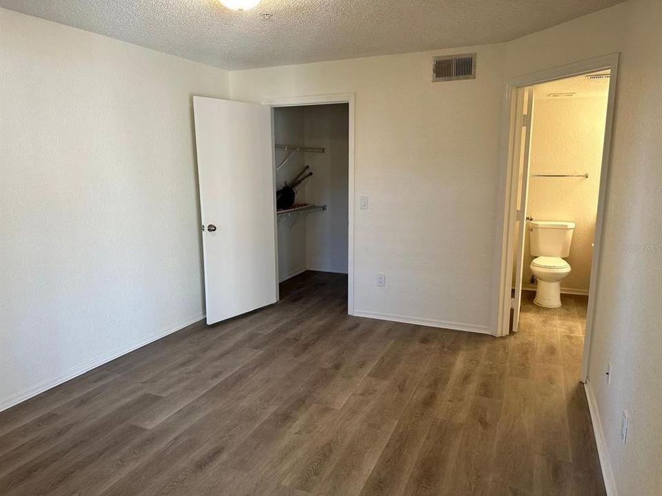 For Sale: $239,900 (2 beds, 2 baths, 1026 Square Feet)