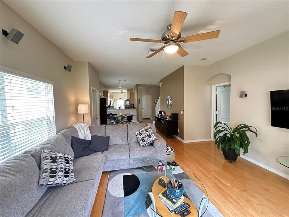 For Sale: $347,900 (3 beds, 2 baths, 1670 Square Feet)