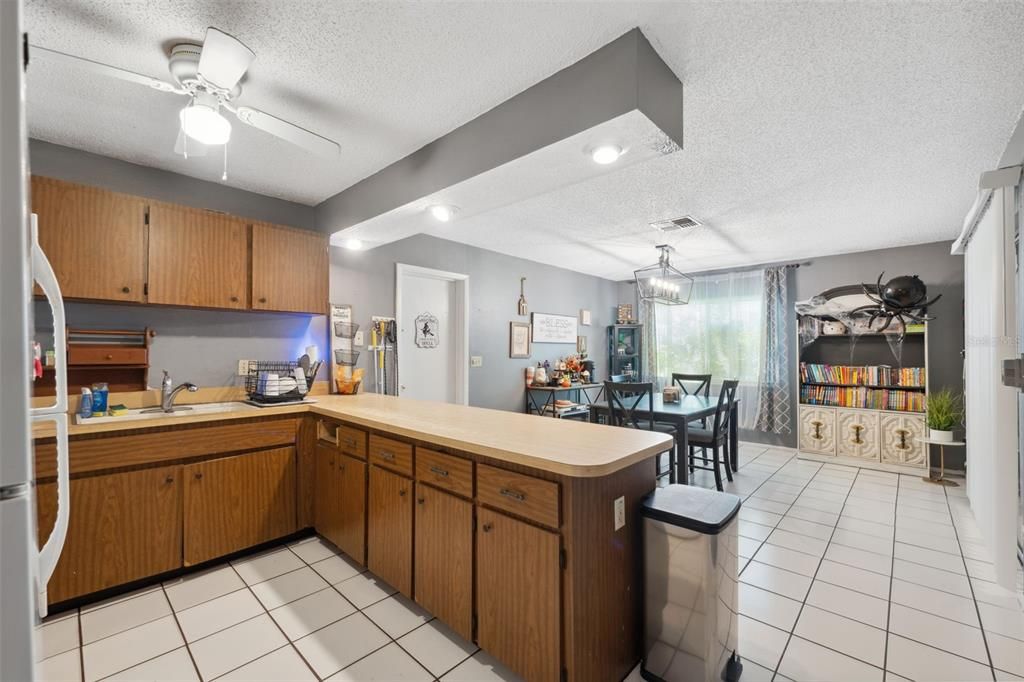 For Sale: $274,900 (3 beds, 2 baths, 1243 Square Feet)