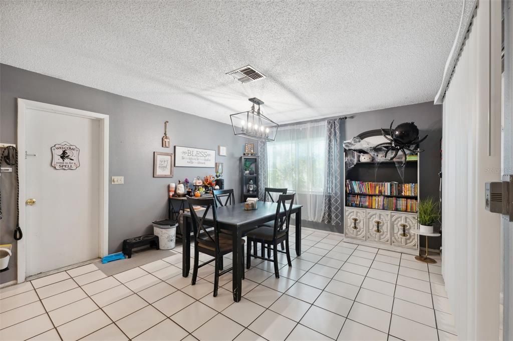 For Sale: $274,900 (3 beds, 2 baths, 1243 Square Feet)