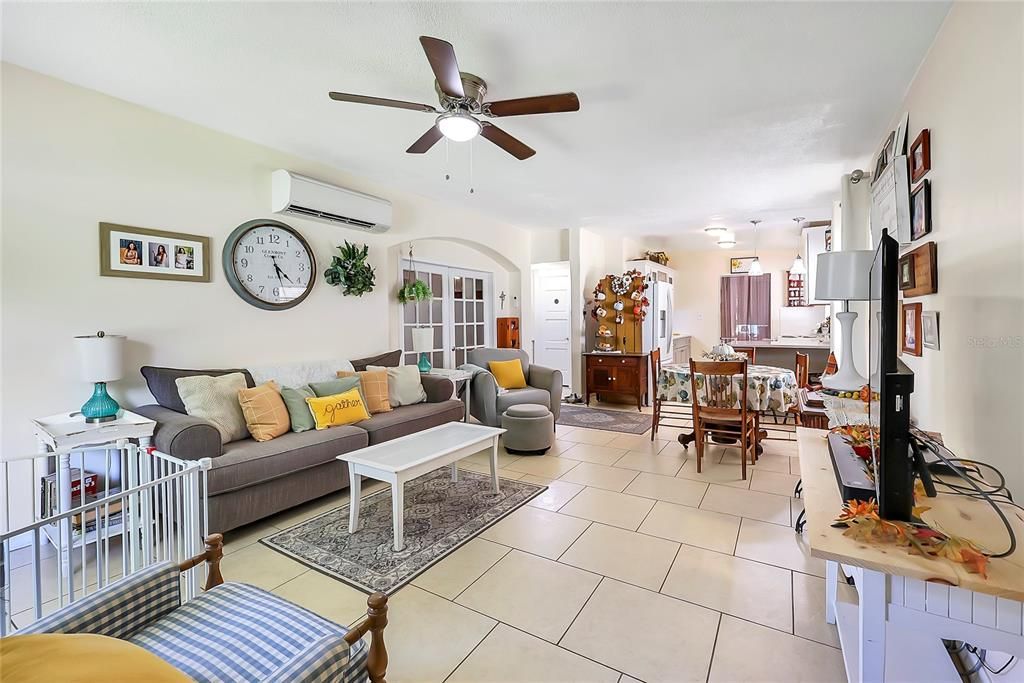 For Sale: $345,000 (3 beds, 2 baths, 1365 Square Feet)