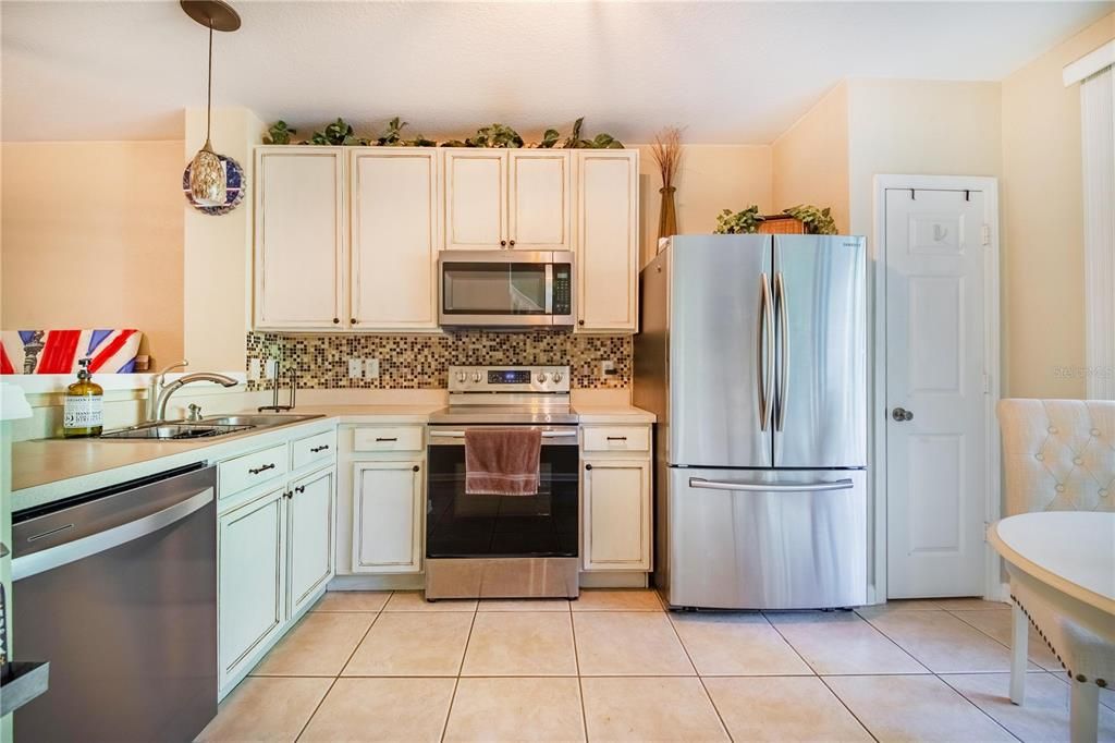 Centralized kitchen with bReakfast bar, newer appliances and pantry. Slider leads to private screened lanai