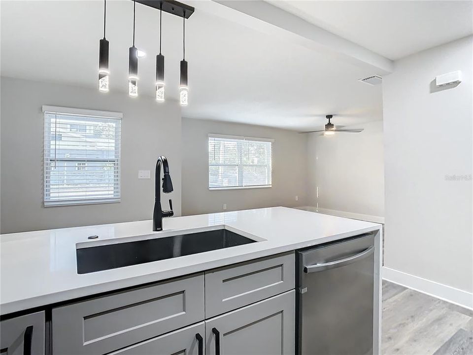 Active With Contract: $415,000 (3 beds, 2 baths, 1118 Square Feet)