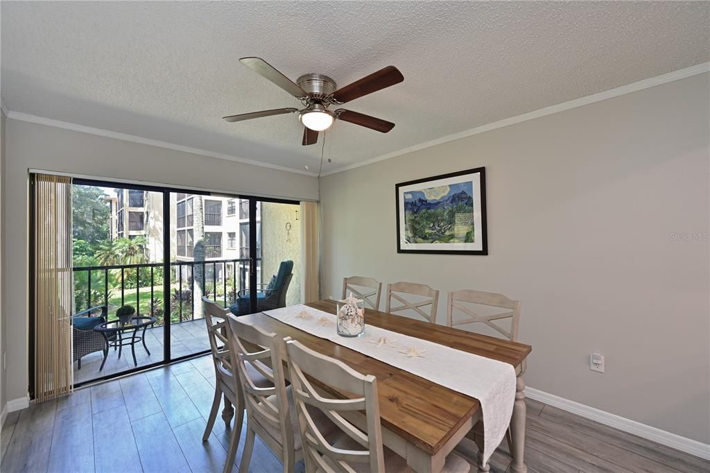 For Sale: $144,000 (1 beds, 1 baths, 924 Square Feet)