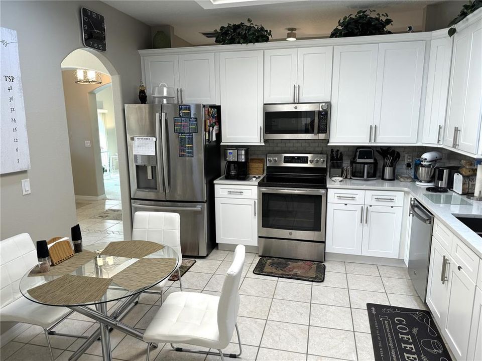 For Sale: $397,900 (3 beds, 2 baths, 2118 Square Feet)