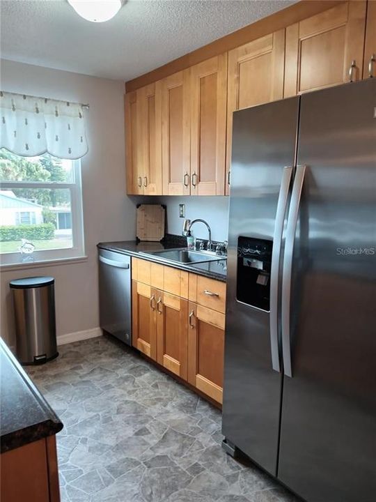 For Rent: $1,750 (1 beds, 1 baths, 725 Square Feet)