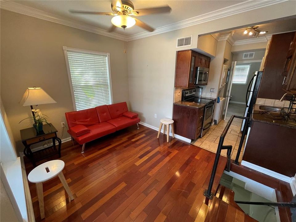 For Sale: $349,000 (2 beds, 1 baths, 674 Square Feet)