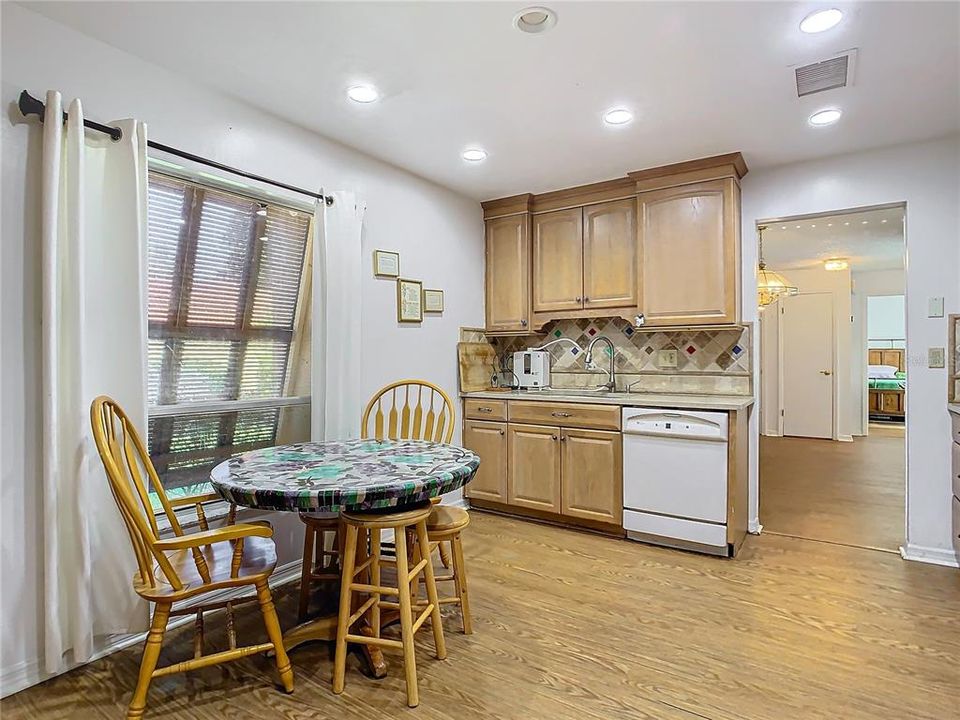 For Sale: $249,000 (3 beds, 2 baths, 1664 Square Feet)