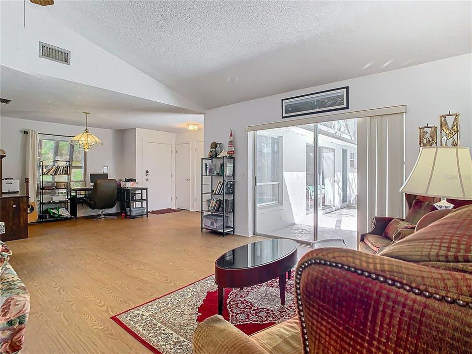 For Sale: $249,000 (3 beds, 2 baths, 1664 Square Feet)