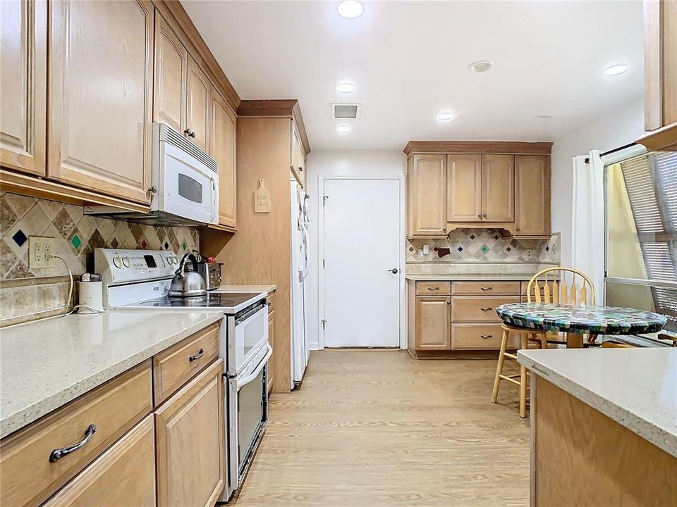 For Sale: $249,000 (3 beds, 2 baths, 1664 Square Feet)