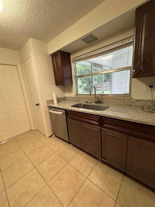 For Rent: $1,850 (2 beds, 2 baths, 1128 Square Feet)