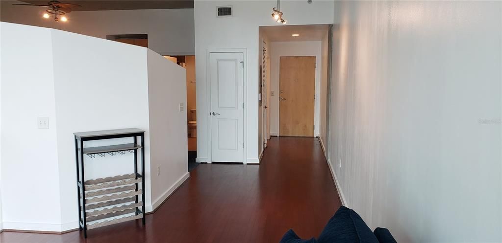 For Sale: $425,000 (1 beds, 1 baths, 772 Square Feet)