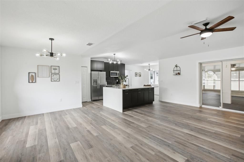 For Sale: $369,900 (3 beds, 2 baths, 1577 Square Feet)