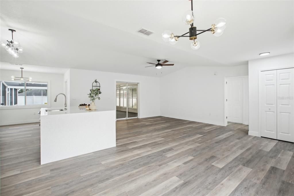 For Sale: $369,900 (3 beds, 2 baths, 1577 Square Feet)