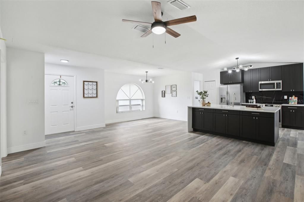 For Sale: $369,900 (3 beds, 2 baths, 1577 Square Feet)