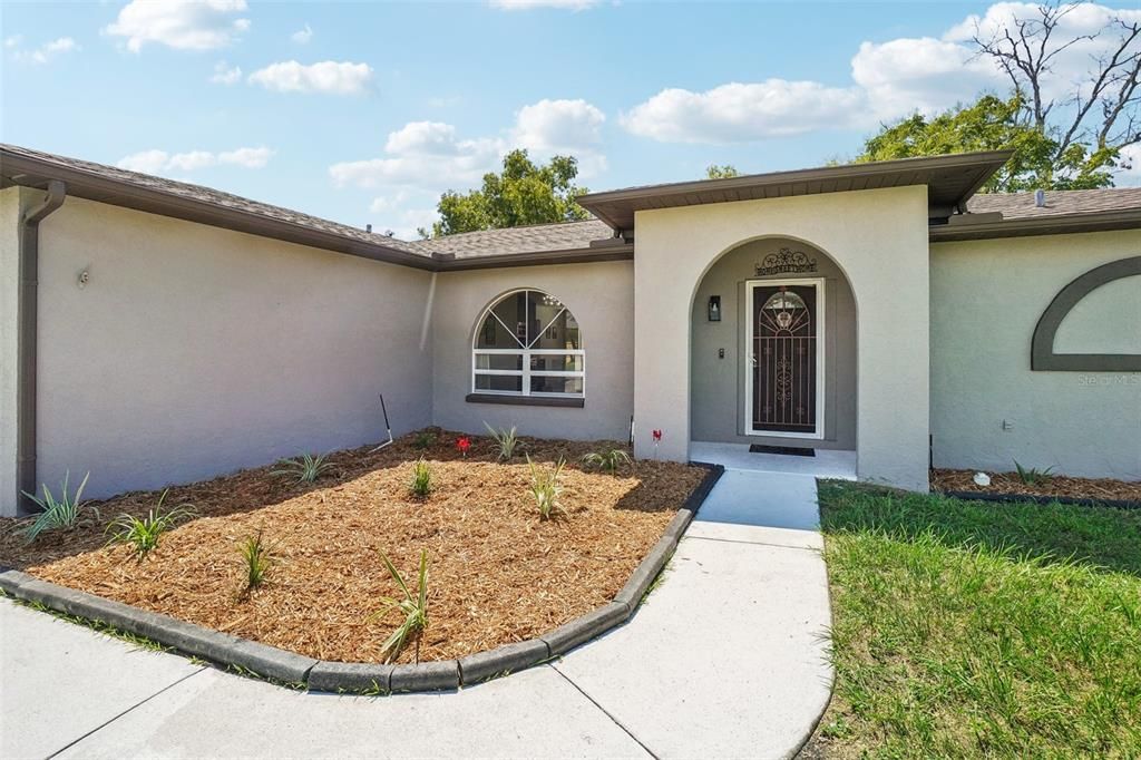 For Sale: $369,900 (3 beds, 2 baths, 1577 Square Feet)