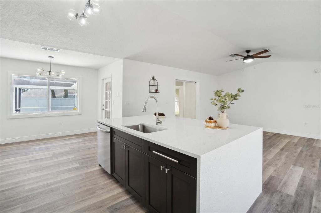 For Sale: $369,900 (3 beds, 2 baths, 1577 Square Feet)