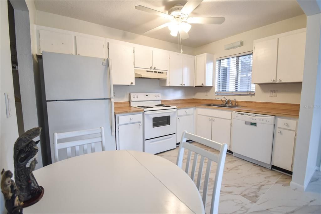 For Sale: $179,900 (2 beds, 1 baths, 752 Square Feet)